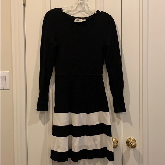 Dress - Picture 1 of 3